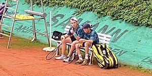 Zu den Newsdetails: Trotz knapper Niederlage im ersten Spiel glänzen Tim Moeske & Theo Rommel in ihrem ersten LK-Doppelturnier in Vaihingen an der Enz